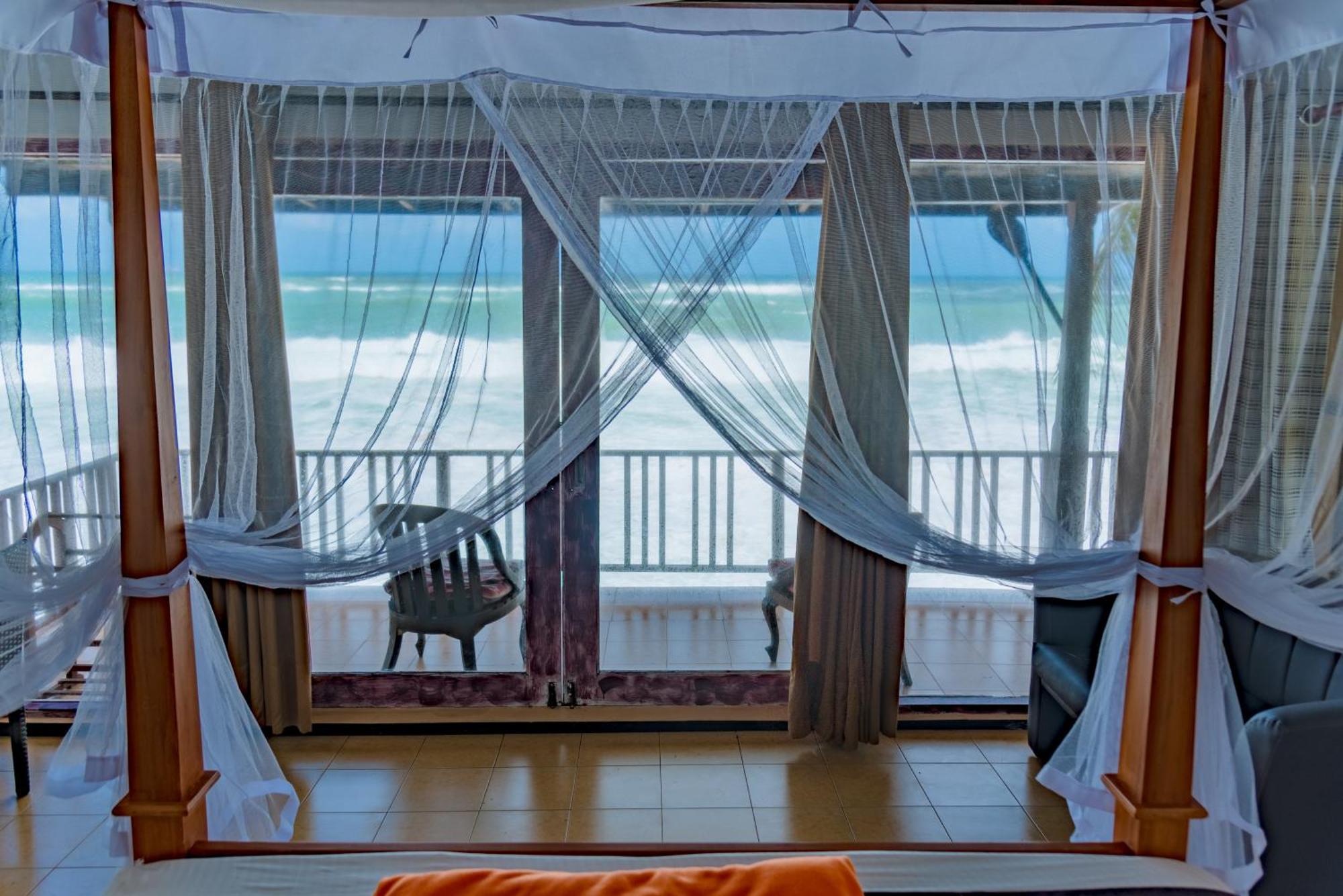 Amor Beach Unawatuna Bagian luar foto